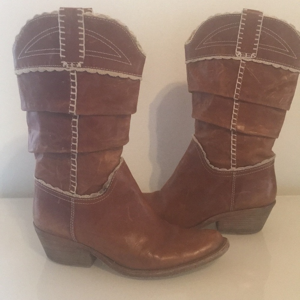 Great Saddle Leather BCBGMAXAZRIA Cowboy Boots